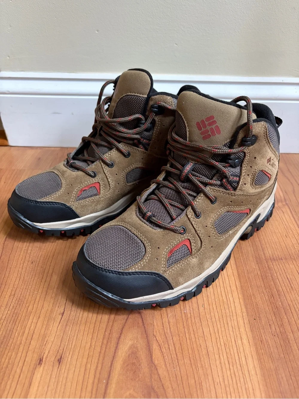 Columbia Men's Brown and Red Outdoor Hiking Boots NWOT